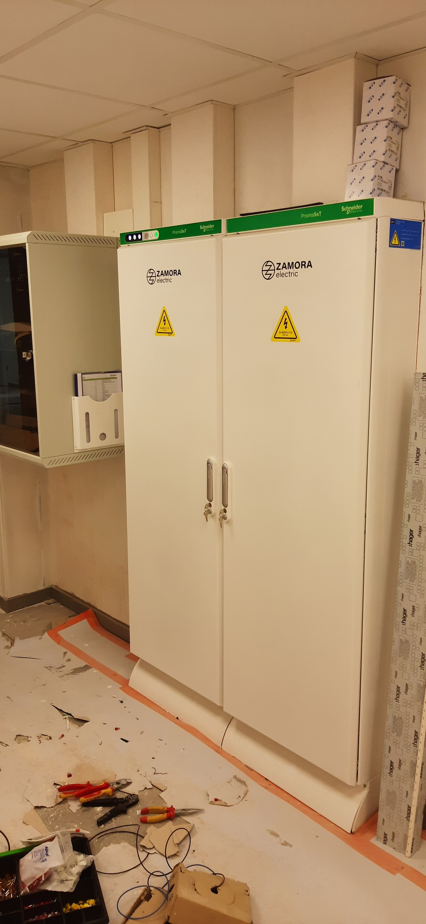Precies opgebouwde schakelkast van Zamora Electric