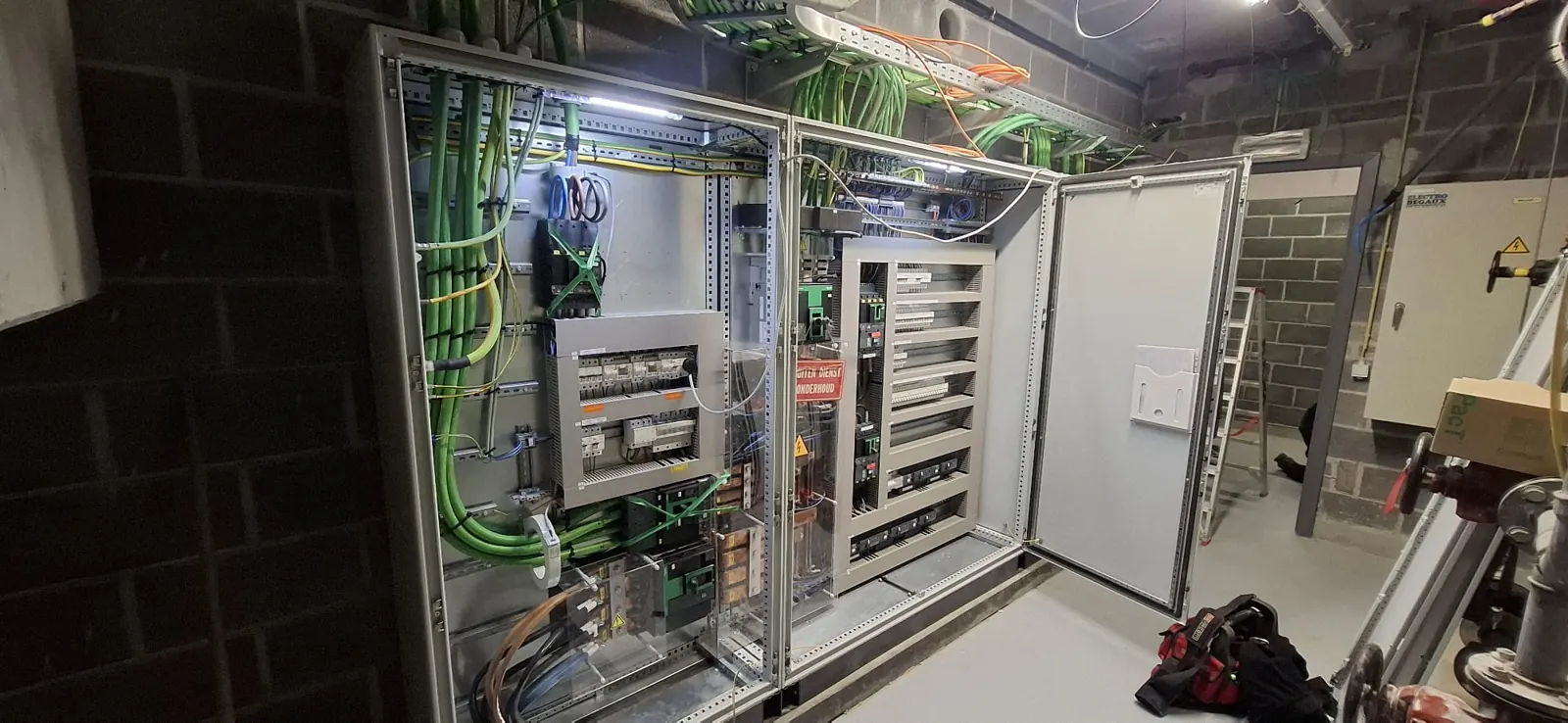 Technische ruimte met verdeelborden