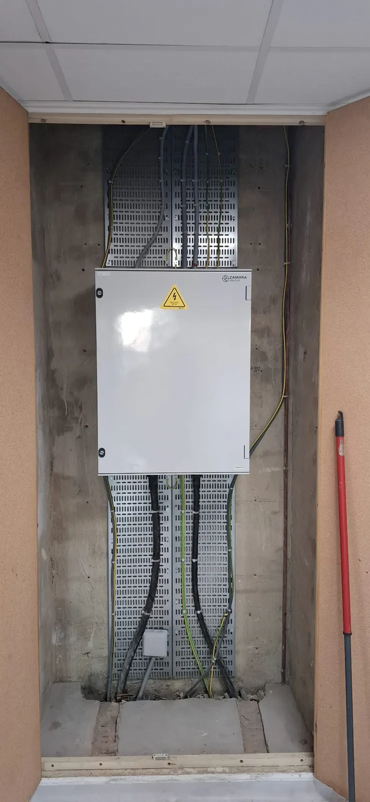 Technische ruimte na afbraak van de oude kasten